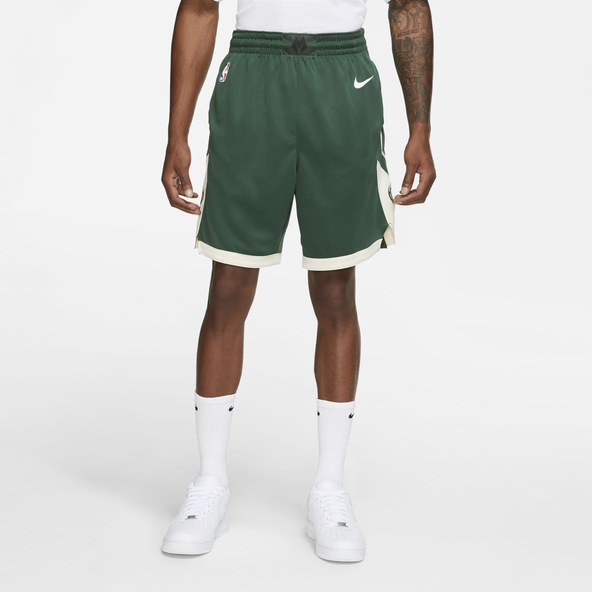 NIKE, MILWAUKEE BUCKS ICON EDITION MEN'S NIKE NBA SWINGMAN SHORTS
