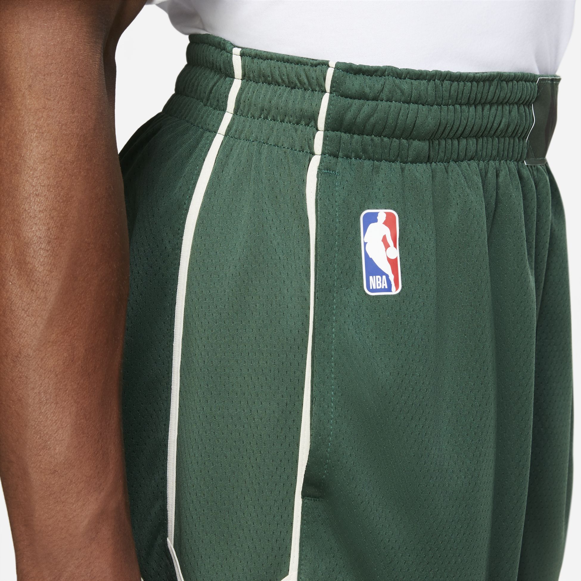 NIKE, MILWAUKEE BUCKS ICON EDITION MEN'S NIKE NBA SWINGMAN SHORTS
